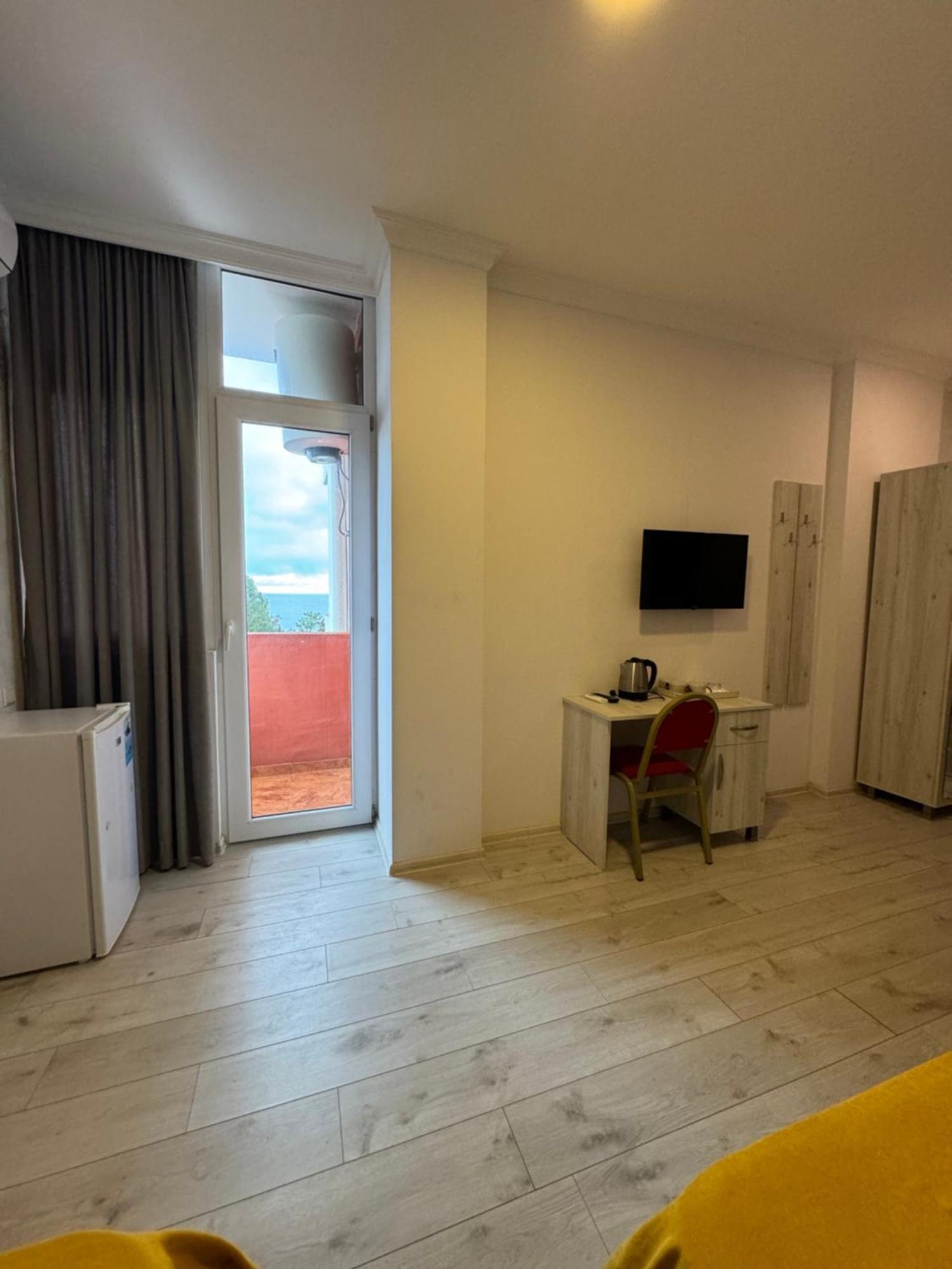 Colibri Apartment Batumi Exterior photo