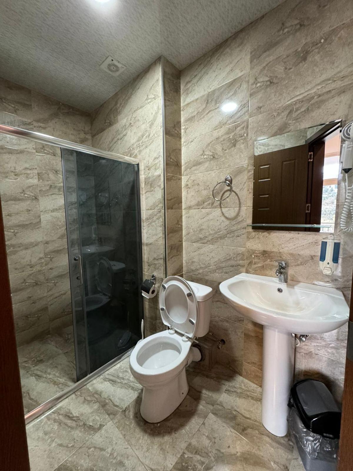 Colibri Apartment Batumi Exterior photo
